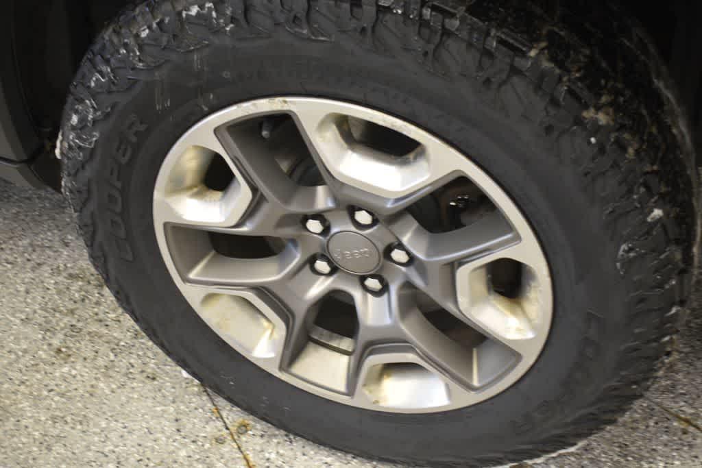 used 2019 Jeep Cherokee car, priced at $8,983