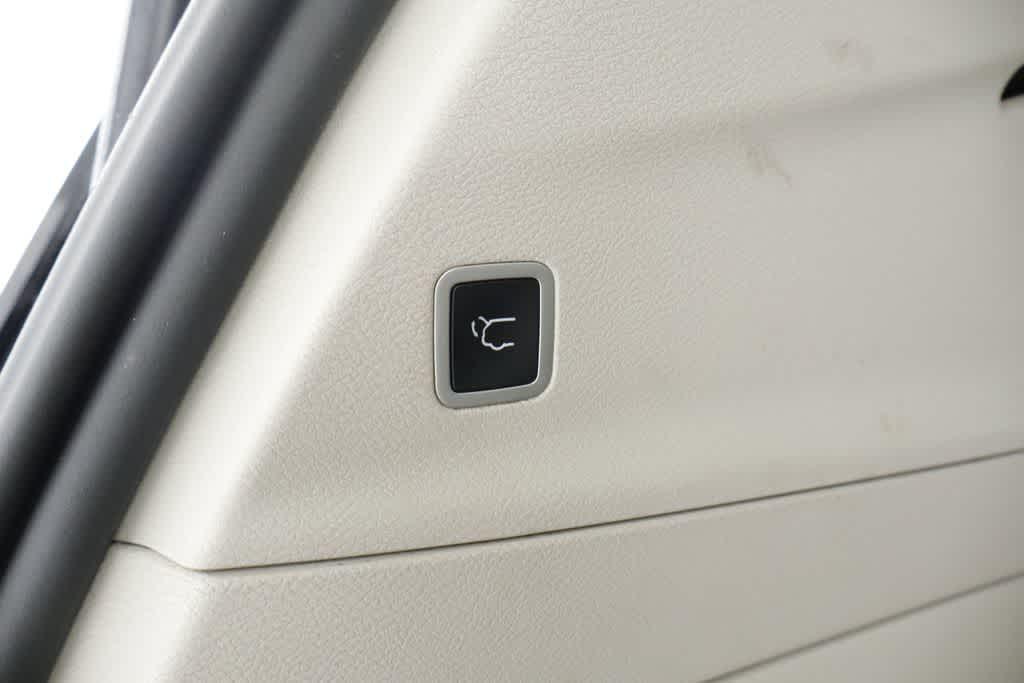 used 2023 Chrysler Pacifica car, priced at $24,142