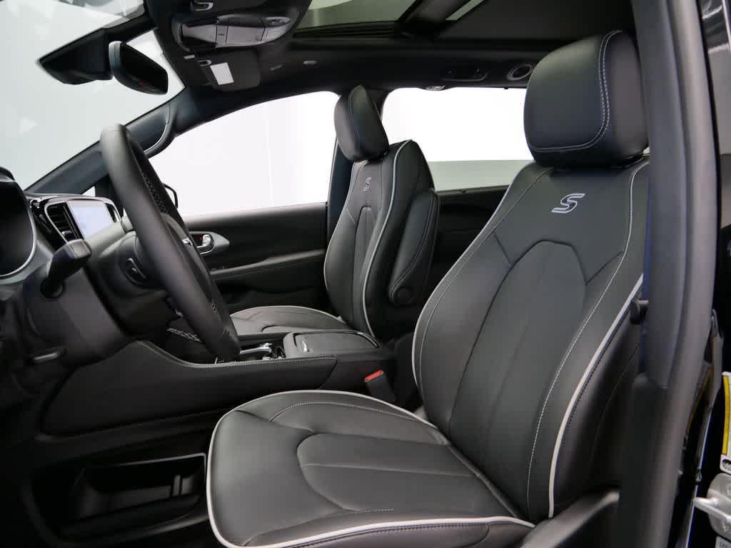 new 2026 Chrysler Pacifica car, priced at $56,371