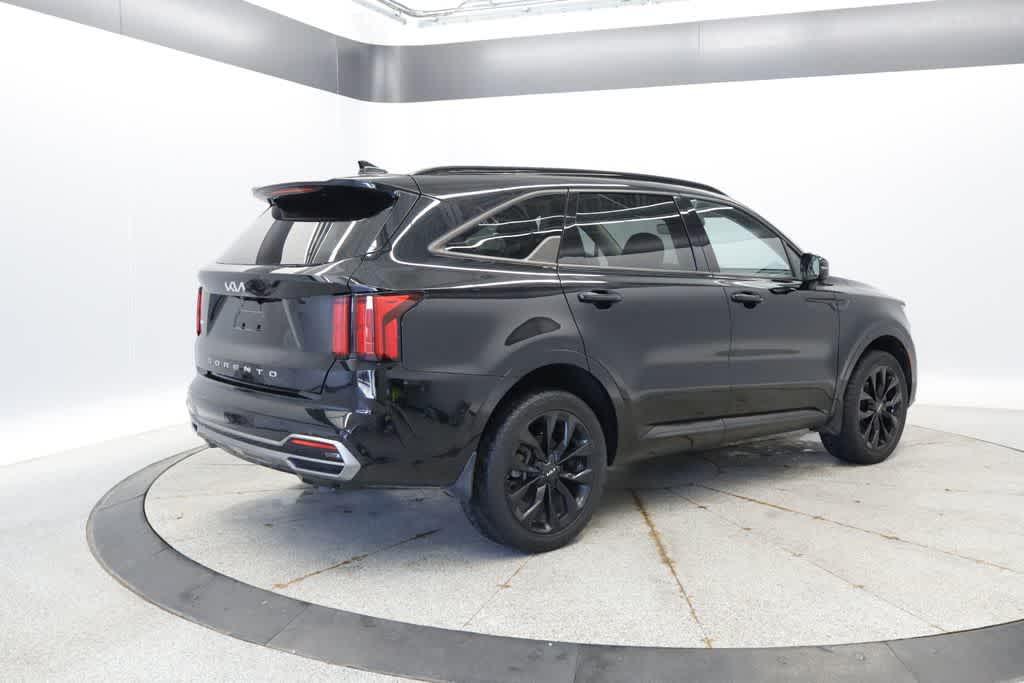 used 2022 Kia Sorento car, priced at $25,872
