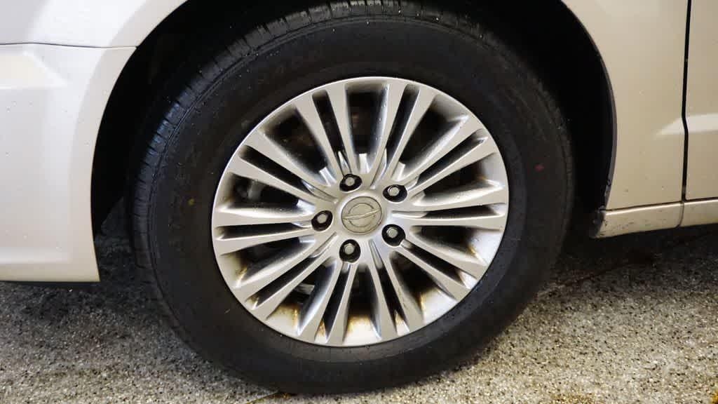 used 2014 Chrysler Town & Country car, priced at $9,547