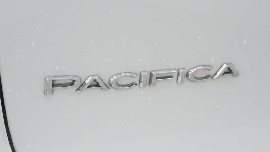 used 2024 Chrysler Pacifica Hybrid car, priced at $25,957