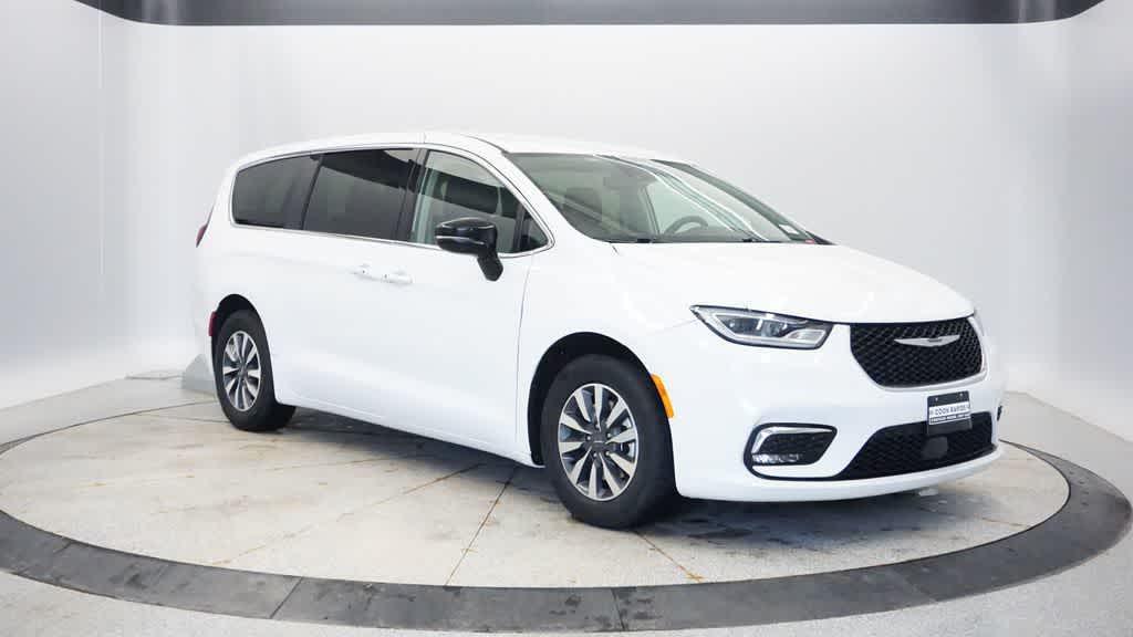 used 2024 Chrysler Pacifica Hybrid car, priced at $25,957