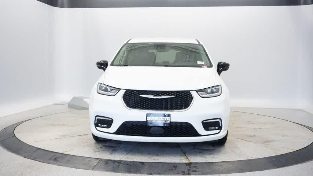 used 2024 Chrysler Pacifica Hybrid car, priced at $25,957