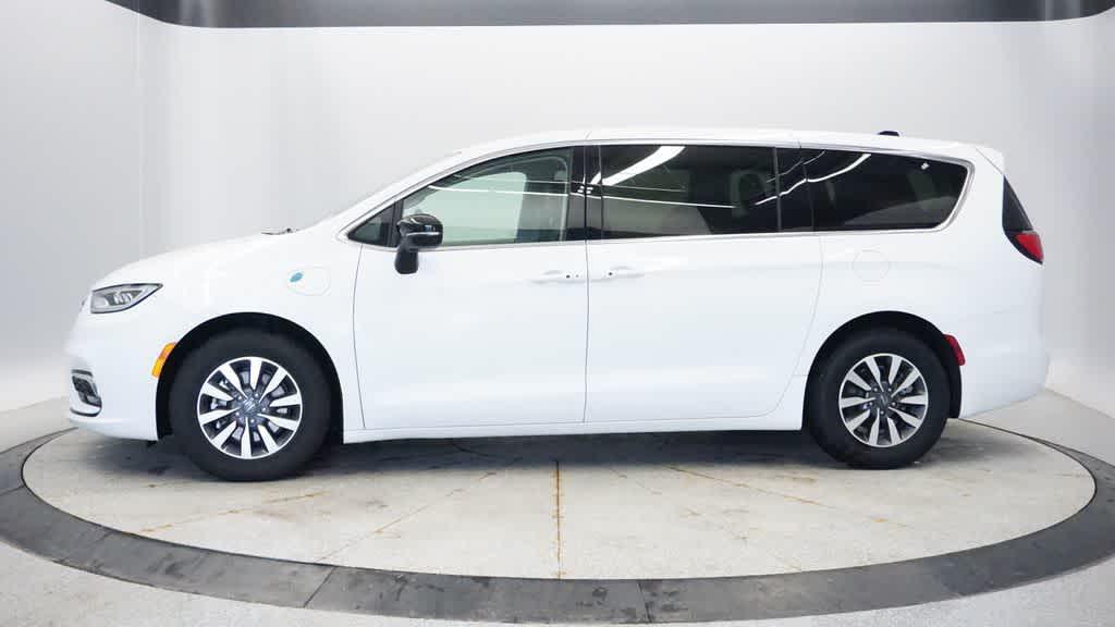 used 2024 Chrysler Pacifica Hybrid car, priced at $25,957