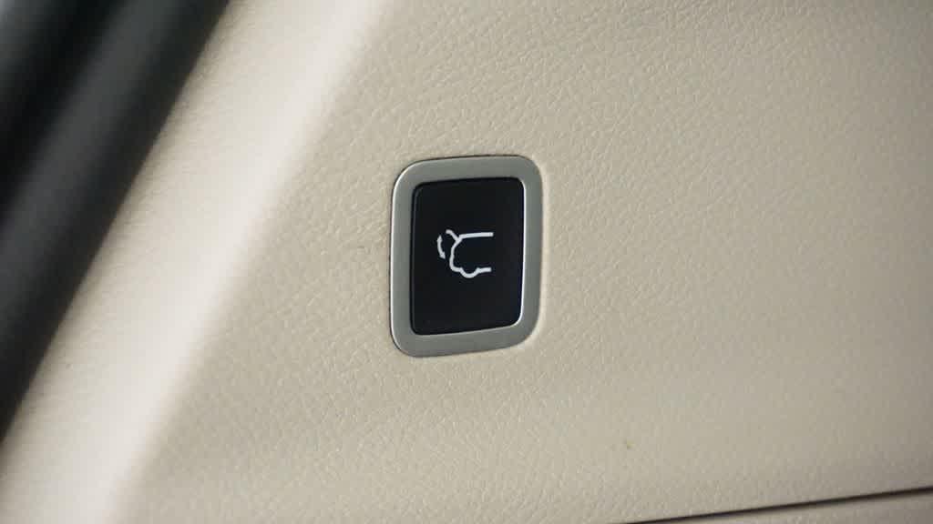 used 2024 Chrysler Pacifica Hybrid car, priced at $25,957