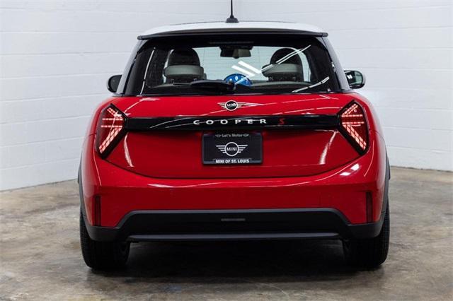 used 2025 MINI Hardtop car, priced at $32,515