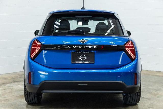 used 2025 MINI Hardtop car, priced at $32,380