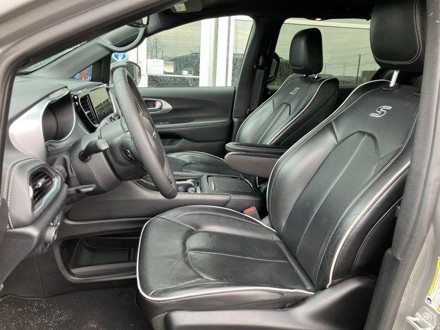 used 2025 Chrysler Pacifica car, priced at $35,500