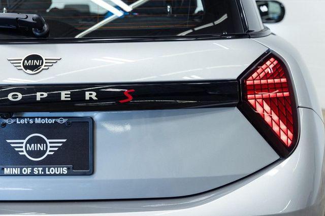 used 2025 MINI Hardtop car, priced at $32,025