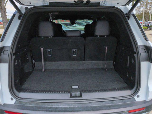 used 2024 Chevrolet Traverse car, priced at $31,888