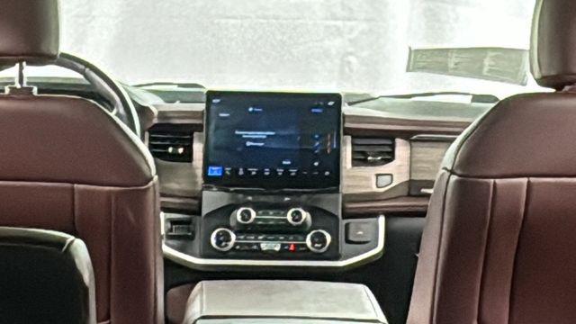 used 2024 Ford Expedition car, priced at $44,520