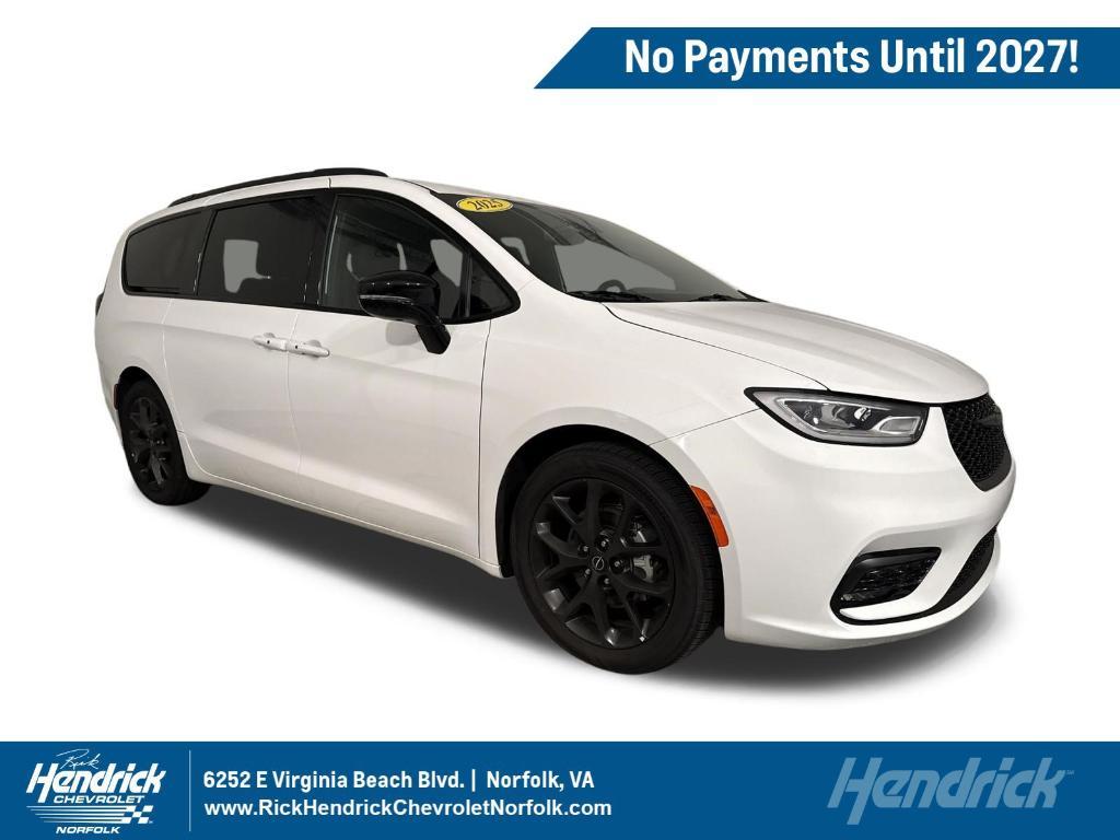 used 2025 Chrysler Pacifica car, priced at $32,597