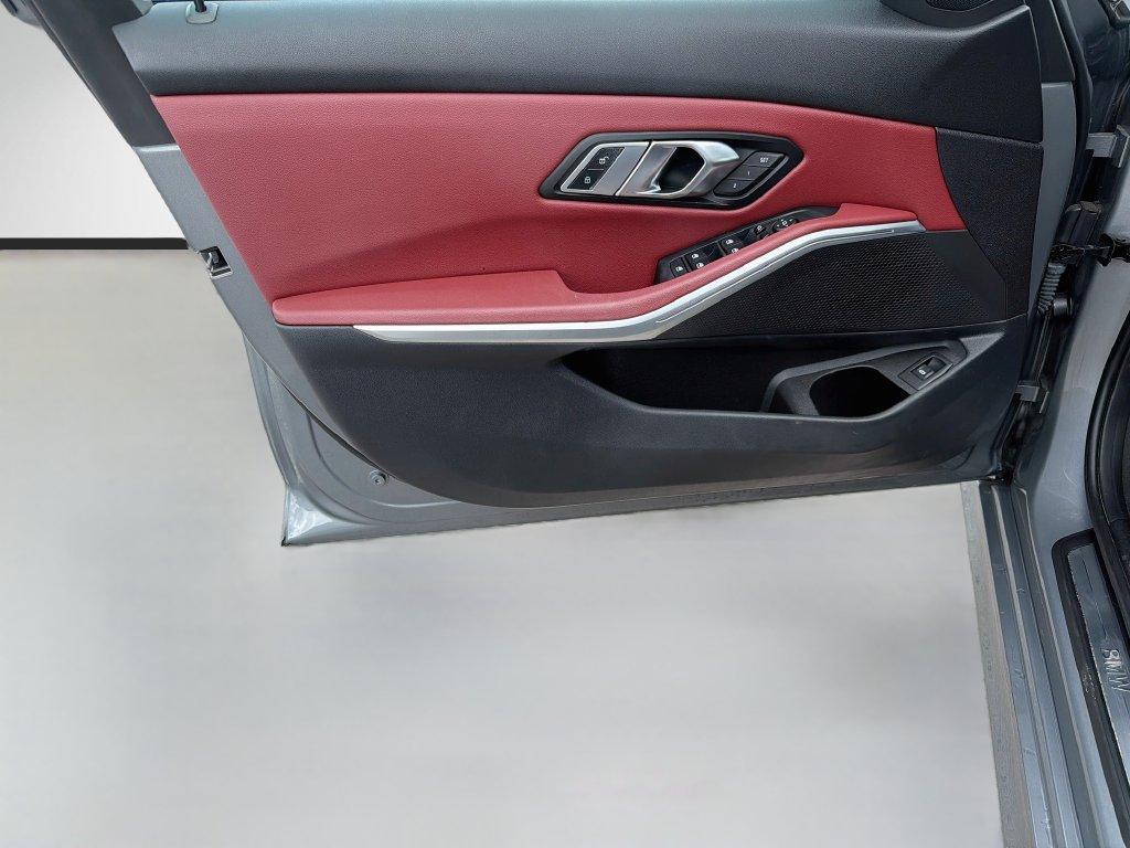 BMW 3 Series view 21
