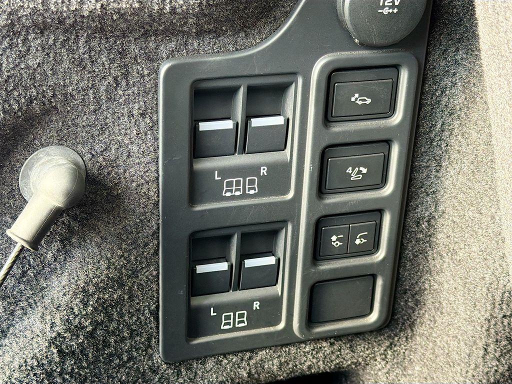 used 2020 Land Rover Discovery car, priced at $22,433