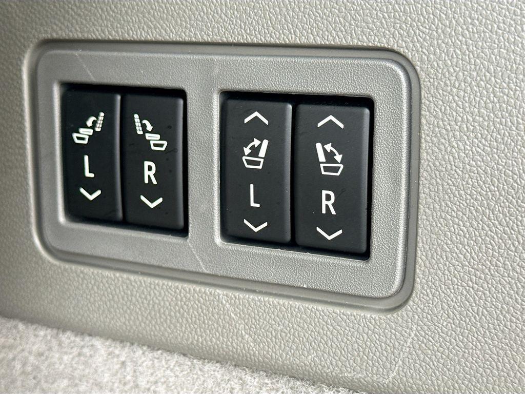 used 2024 Cadillac XT6 car, priced at $31,110