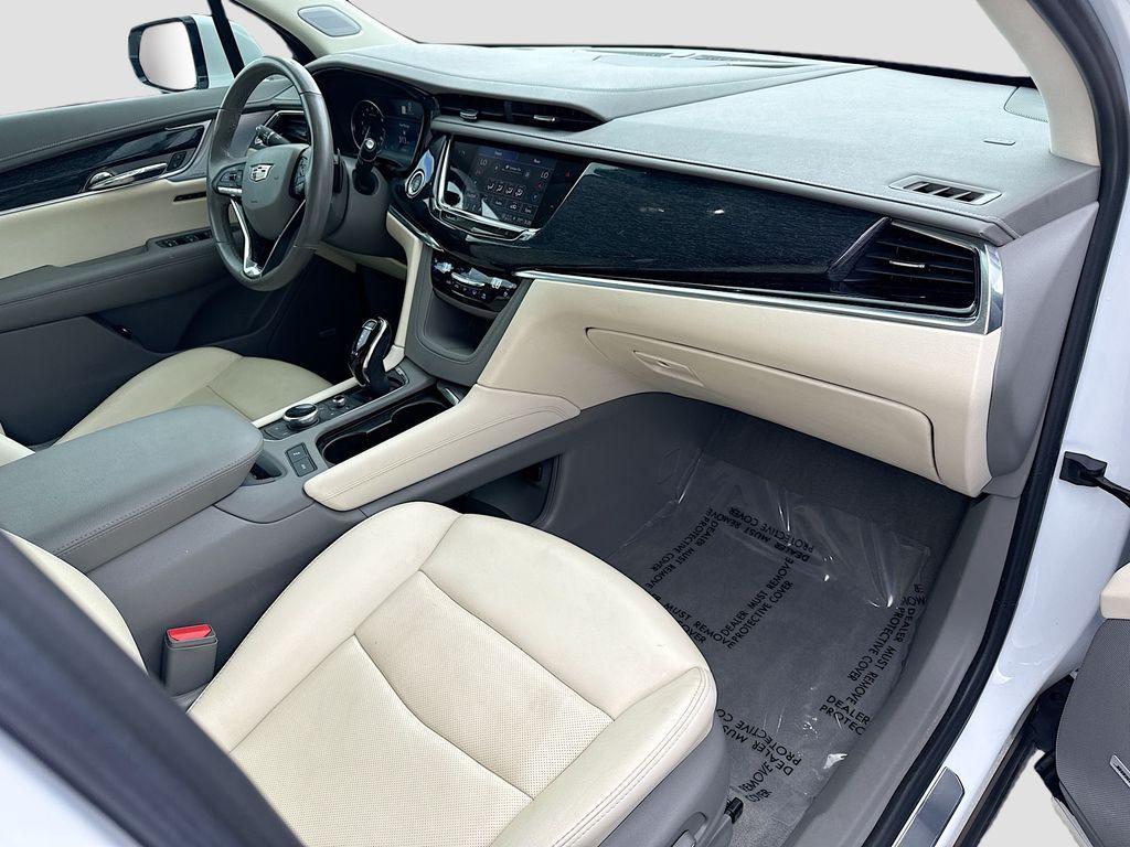 used 2024 Cadillac XT6 car, priced at $31,110