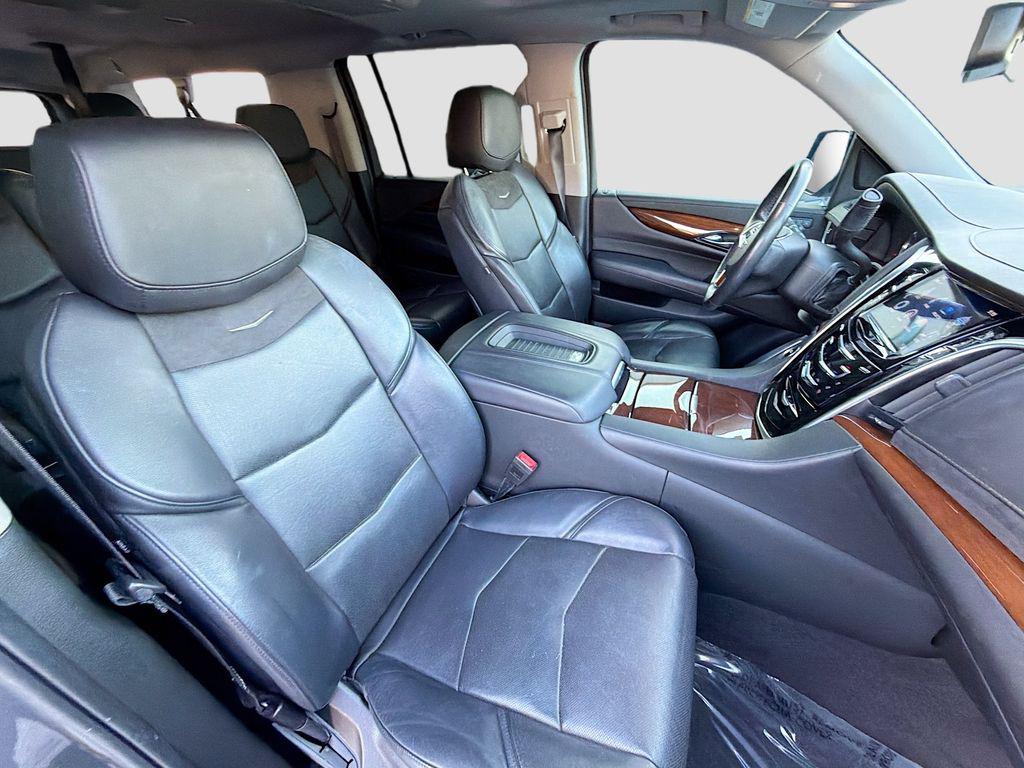 used 2020 Cadillac Escalade ESV car, priced at $36,392
