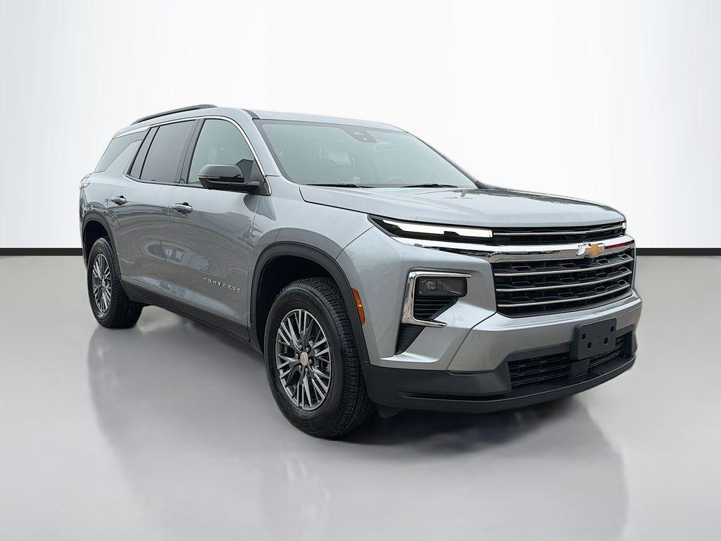 used 2024 Chevrolet Traverse car, priced at $33,894