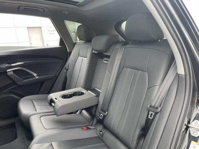 Audi Q5 view 13