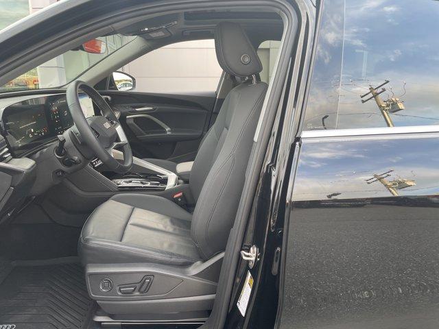 Audi Q5 view 7