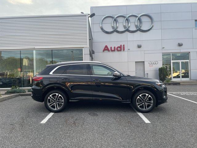 Audi Q5 view 3