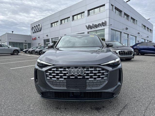 Audi Q5 view 3