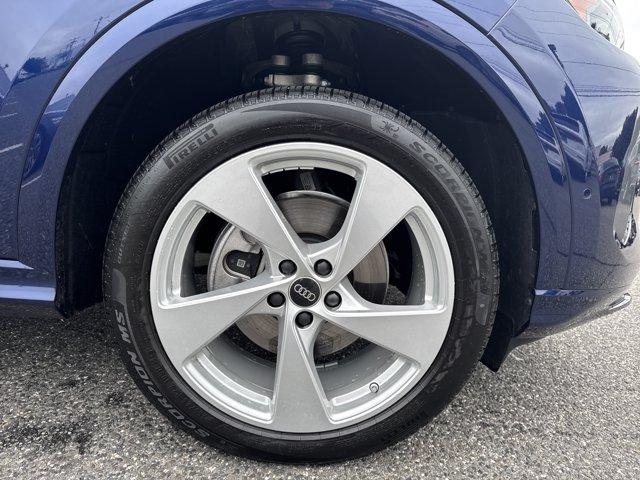 Audi Q5 view 7