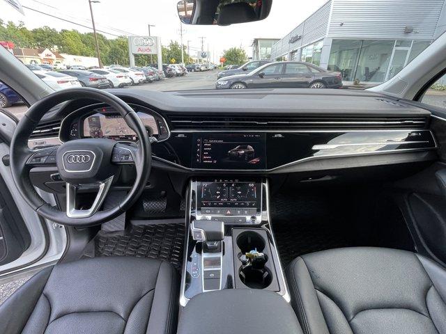 Audi Q7 view 8