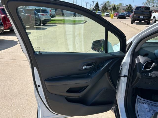2020 Summit White Chevrolet Trax