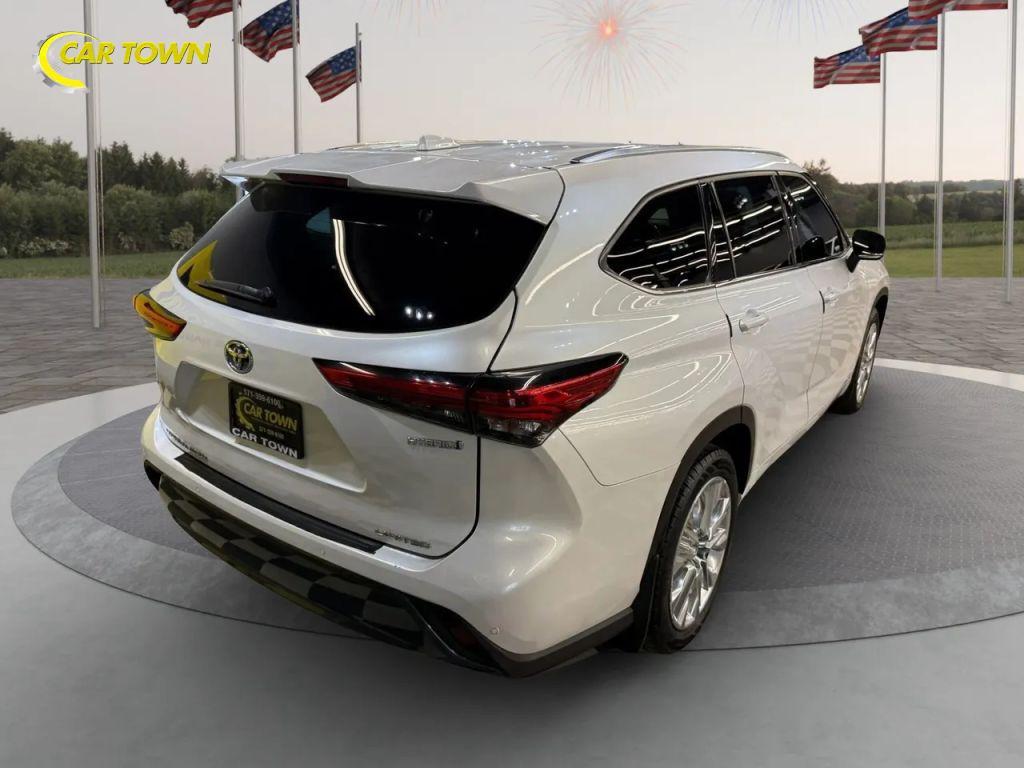 used 2022 Toyota Highlander Hybrid car, priced at $31,150