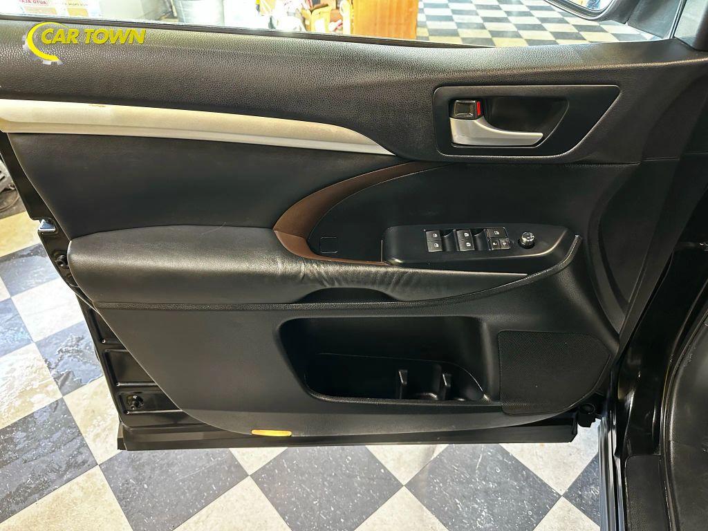 used 2015 Toyota Highlander car, priced at $15,750