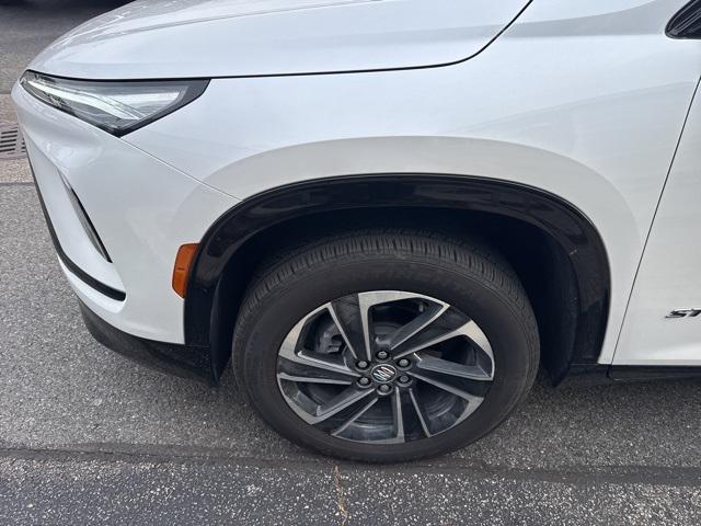 new 2025 Buick Enclave car, priced at $50,675