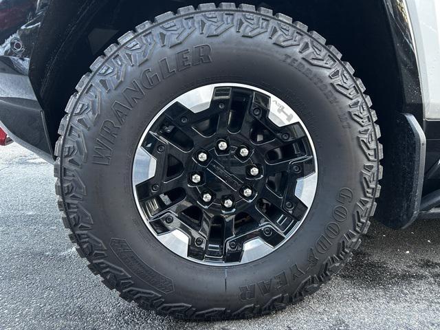 new 2024 GMC HUMMER EV SUV car, priced at $96,435