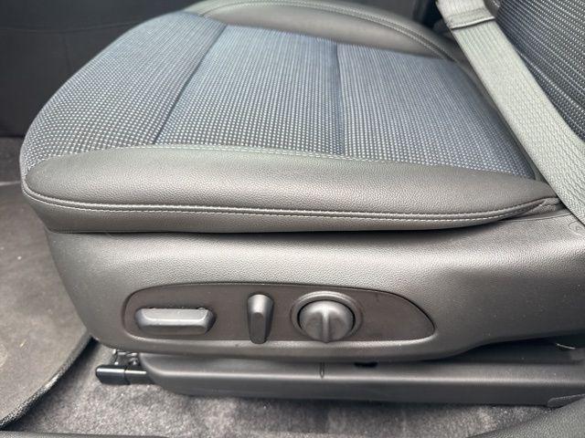 new 2025 Buick Envista car, priced at $27,780