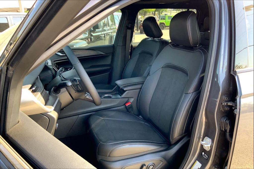 new 2025 Jeep Grand Cherokee L car, priced at $45,223