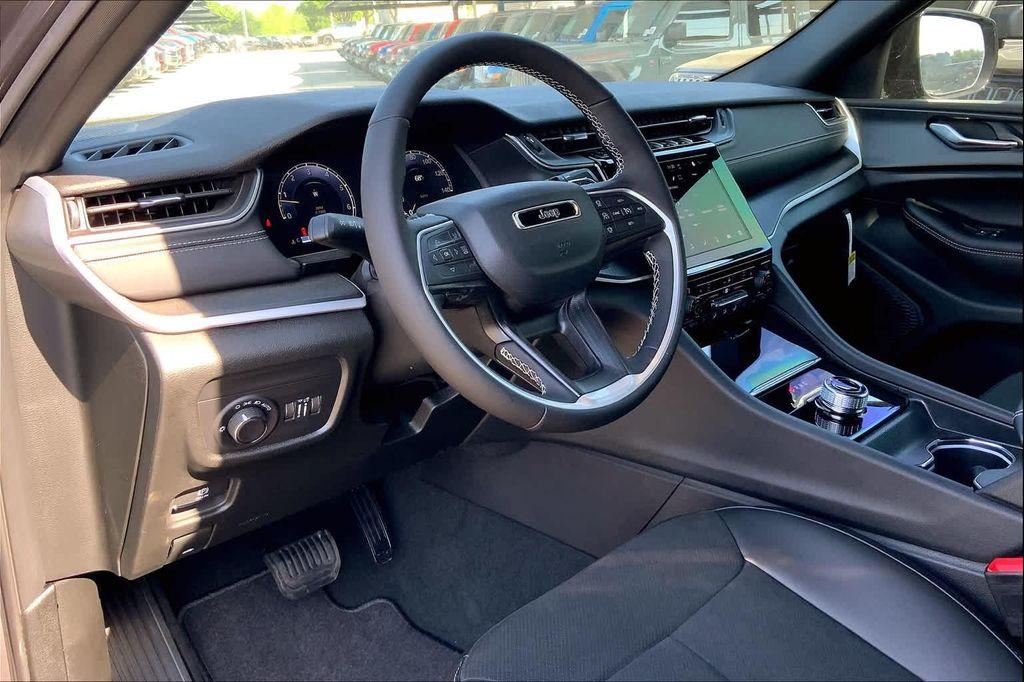 new 2025 Jeep Grand Cherokee L car, priced at $45,223