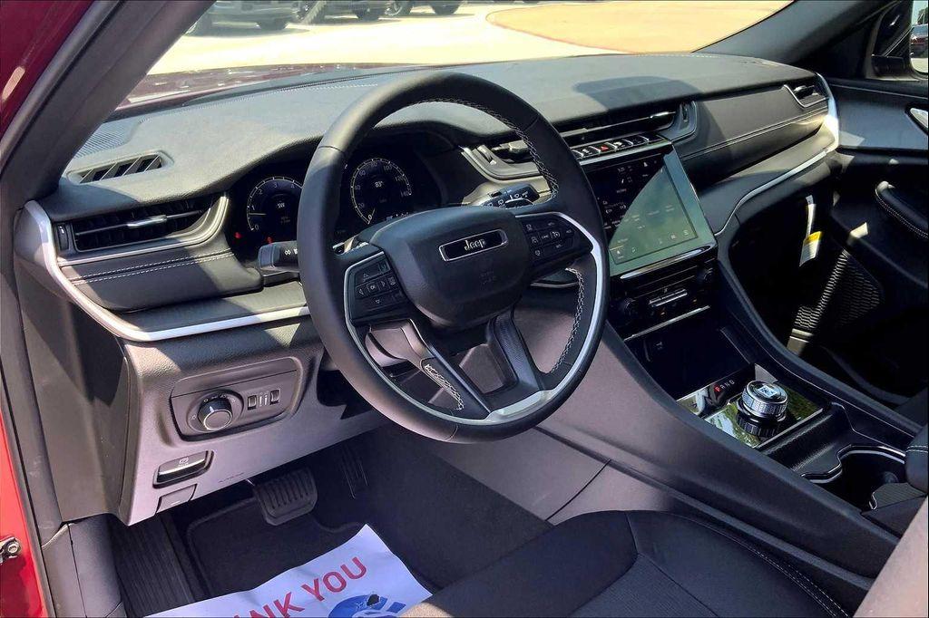 new 2025 Jeep Grand Cherokee L car, priced at $39,128