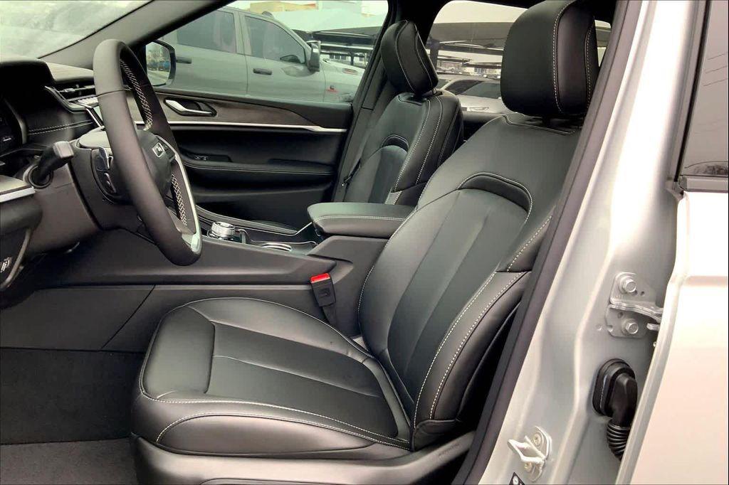 new 2025 Jeep Grand Cherokee car, priced at $49,896