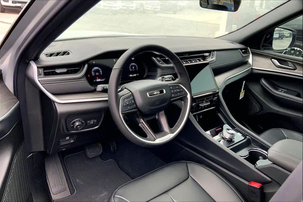 new 2025 Jeep Grand Cherokee car, priced at $49,896