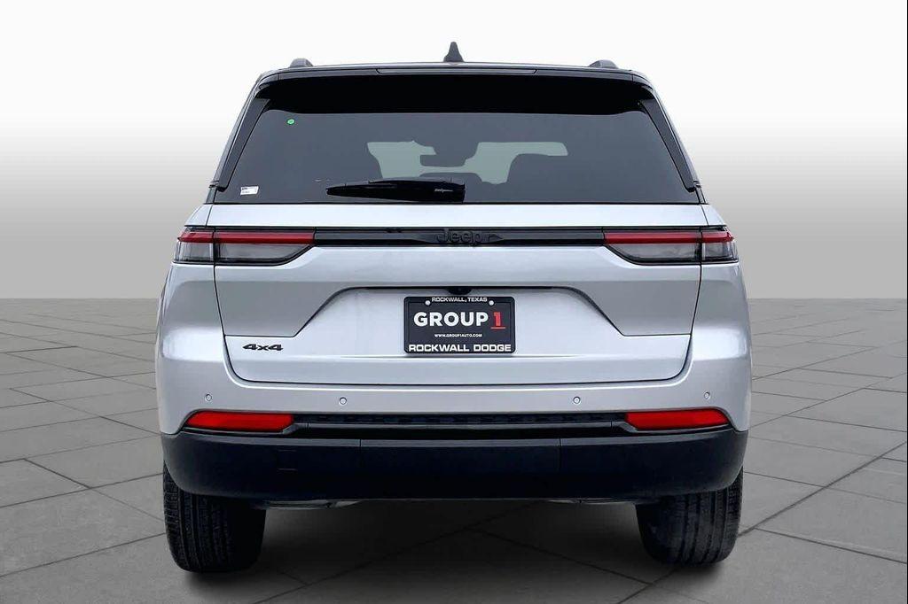 new 2025 Jeep Grand Cherokee car, priced at $43,329