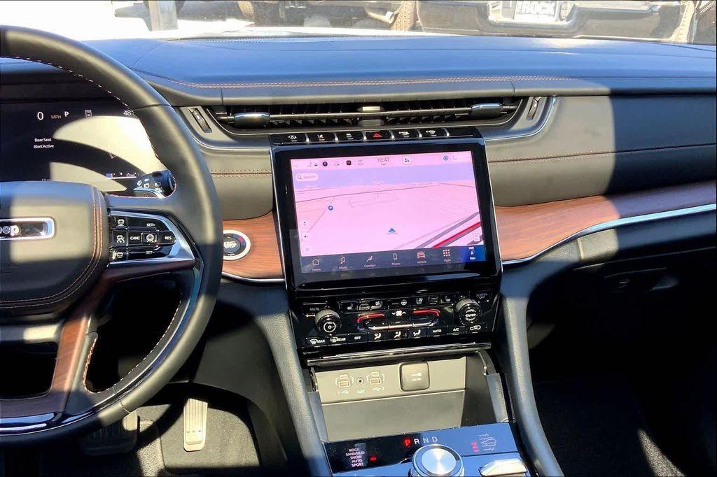 new 2025 Jeep Grand Cherokee car, priced at $58,581