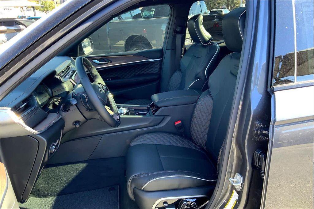 new 2025 Jeep Grand Cherokee car, priced at $58,581