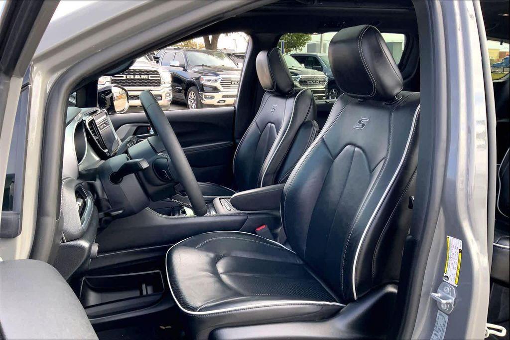 used 2025 Chrysler Pacifica car, priced at $32,746