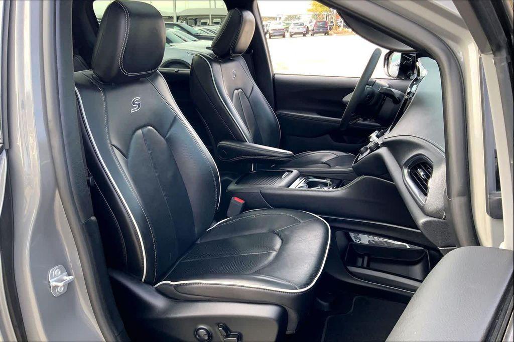 used 2025 Chrysler Pacifica car, priced at $32,746