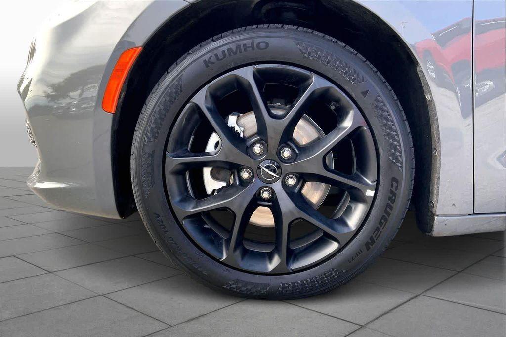 used 2025 Chrysler Pacifica car, priced at $32,746