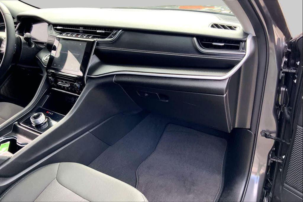 used 2024 Jeep Grand Cherokee car, priced at $29,825