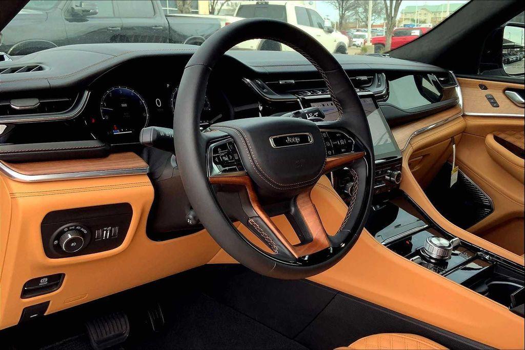 new 2025 Jeep Grand Cherokee car, priced at $59,832