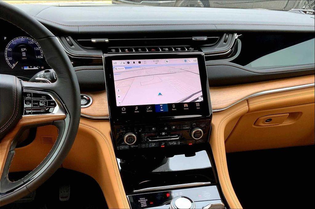 new 2025 Jeep Grand Cherokee car, priced at $59,832