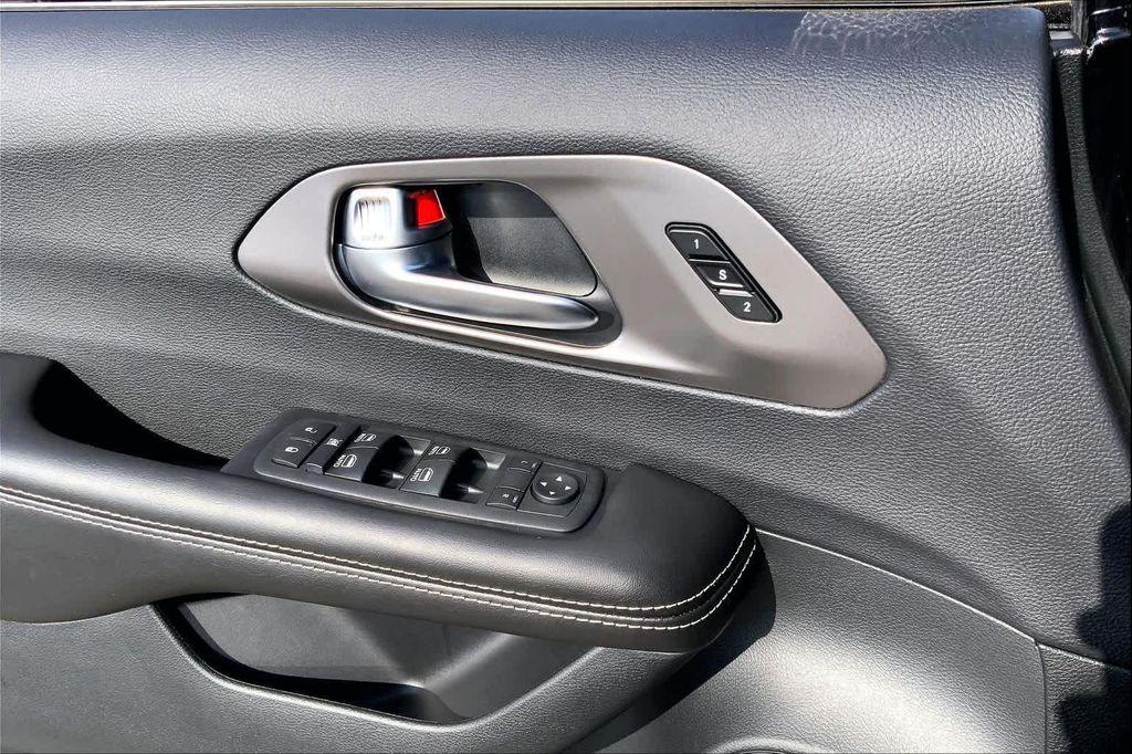 new 2026 Chrysler Pacifica car, priced at $40,618